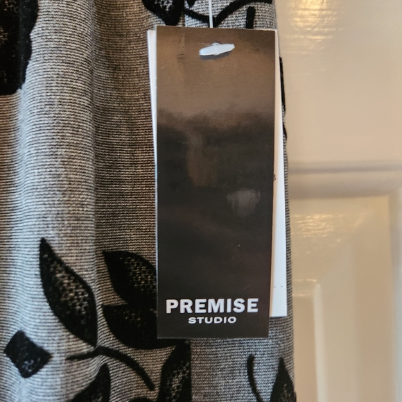 Premise Studio Lined Dark Gray / Black Skirt. Size 10 - Picture 6 of 7